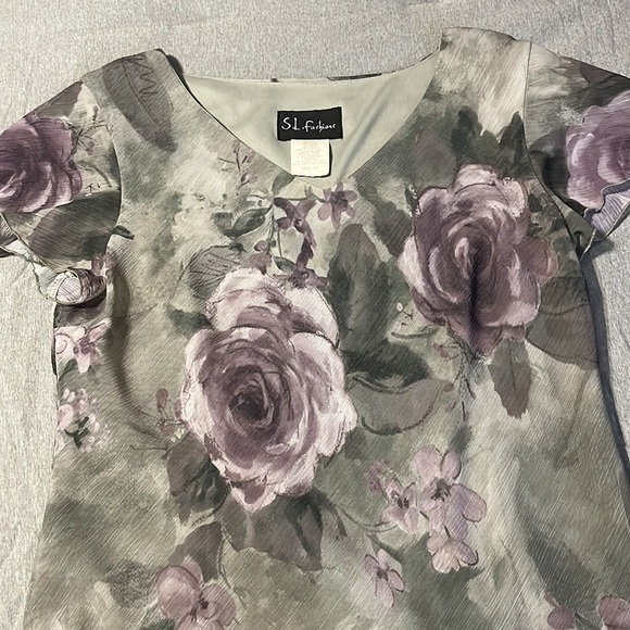 Flower print dress with cap sleeves and scalloped hem. - Picture 3 of 3